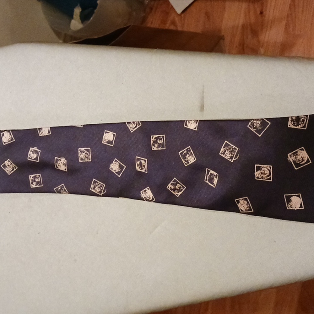 Isaco Black Necktie w Gold Squares